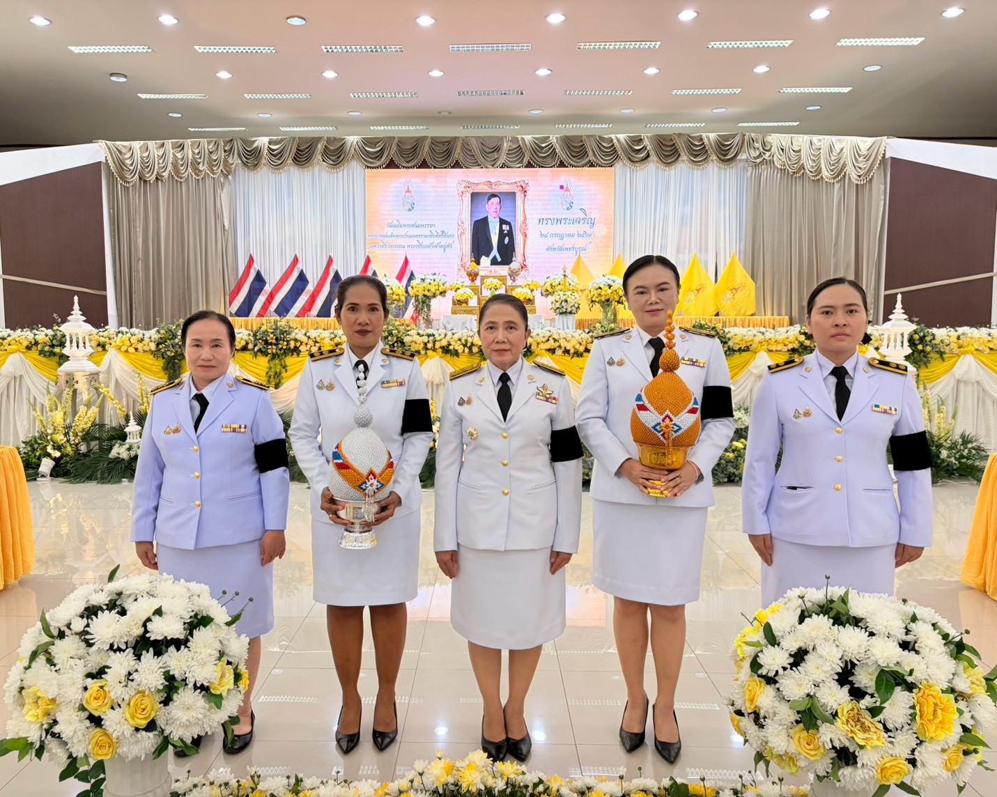 title - สำนักงานการปฏิรูปที่ดินจังหวัดเพชรบูรณ์เข้าร่วมพิธีถวายเครื่องราชสักการะ วางพานพุ่ม และจุดเทียนถวายพระพรชัยมงคล เนื่องในโอกาสวันเฉลิมพระชนมพรรษา พระบาทสมเด็จพระเจ้าอยู่หัว 28 กรกฎาคม 2569